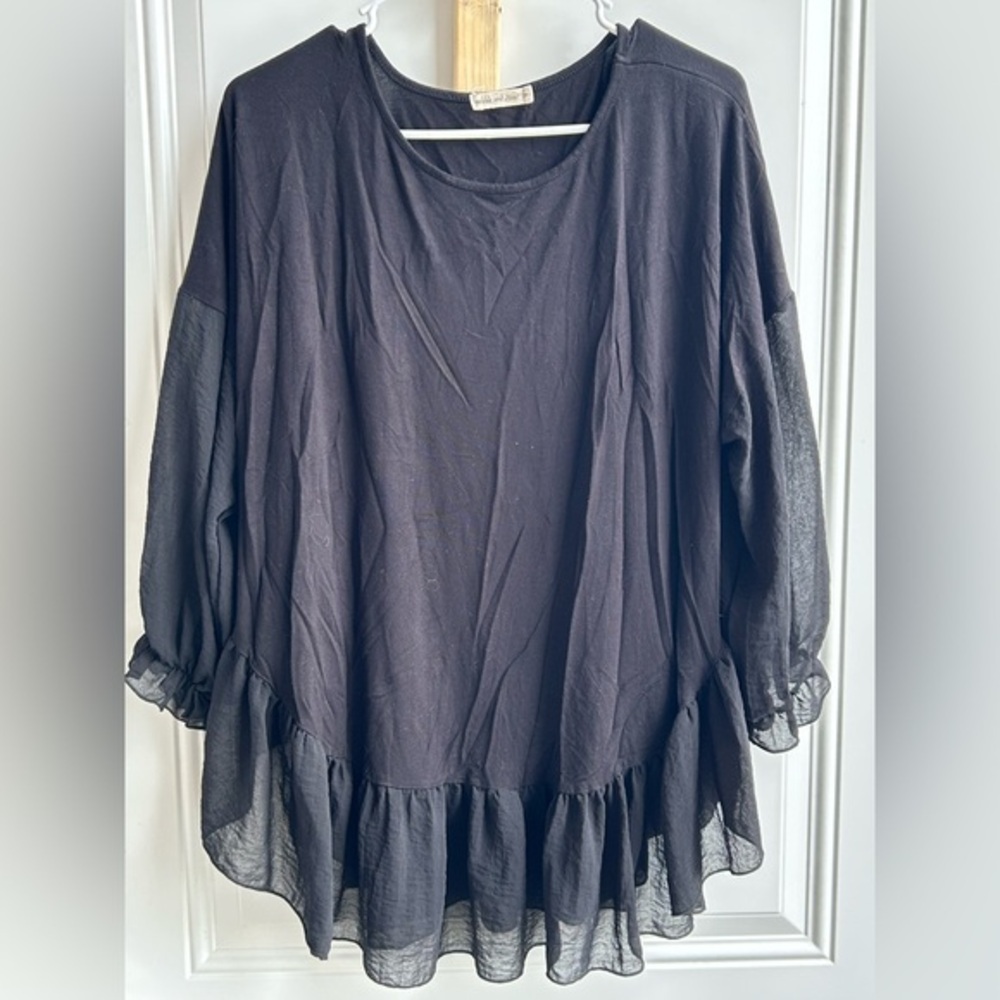 Pebble and stone Elegant Black Women's Top
Size medium